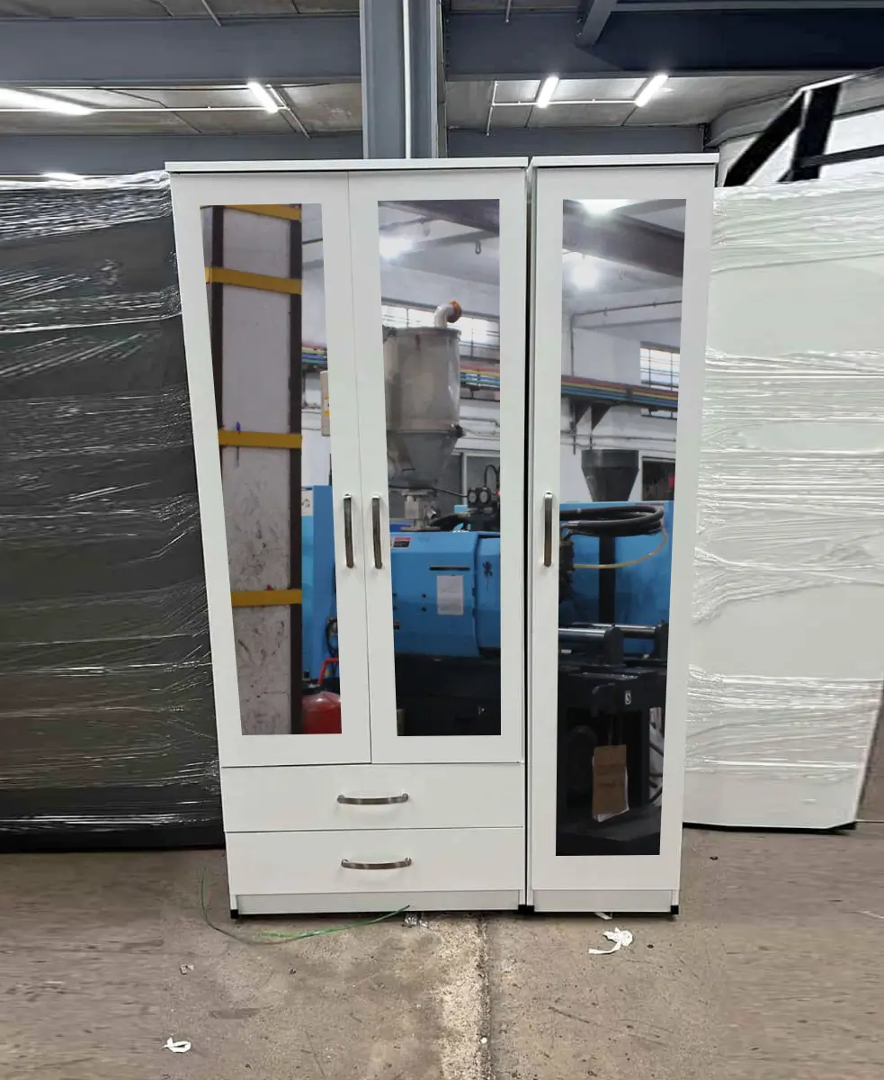 Elegant 3 door wardrobe with 2 Drawers and 3 mirrors 1 Elegant 3 door wardrobe with 2 Drawers and 3 mirrors